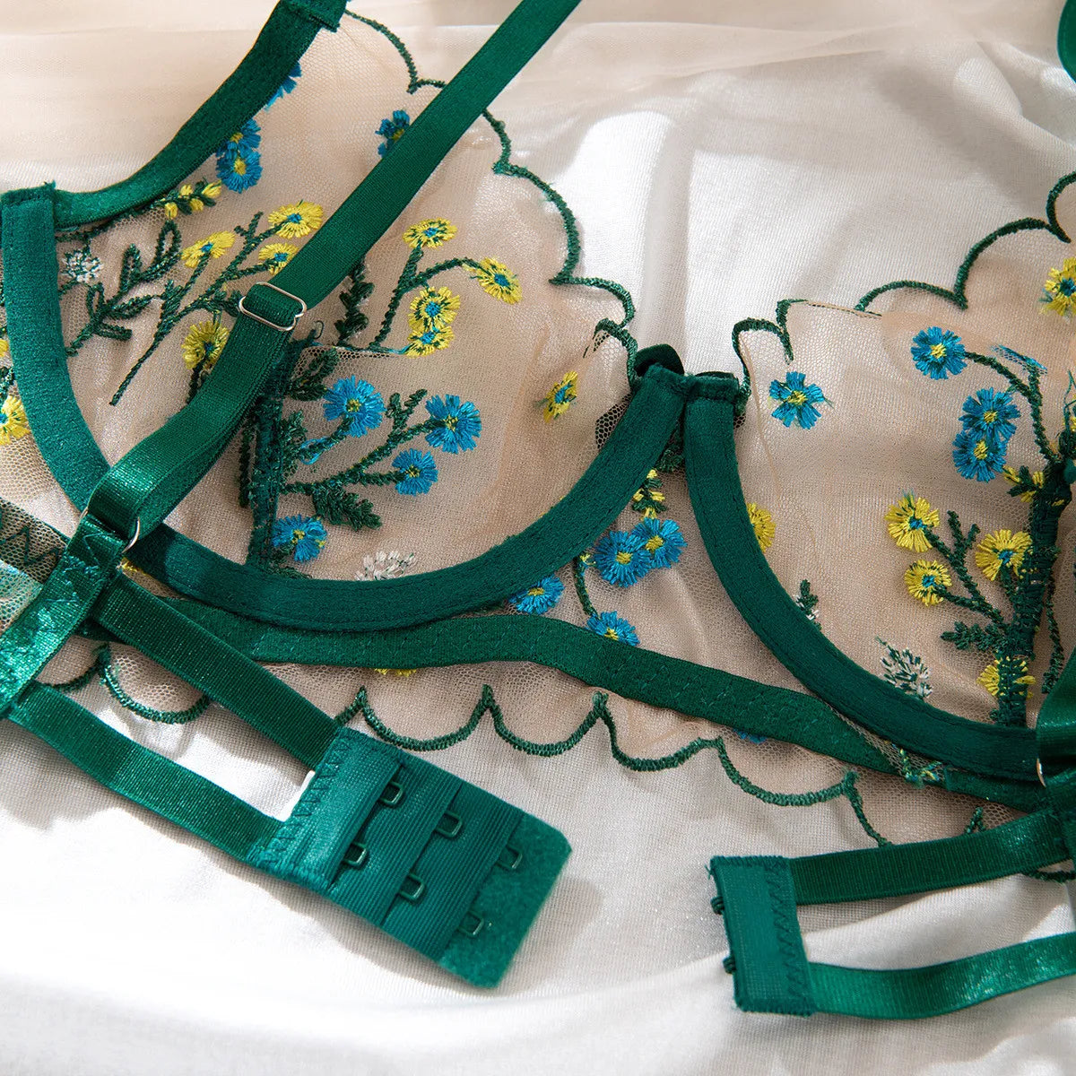 Single-layer floral embroidered set